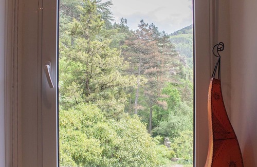 Ribes De Freser Appartement | Apartamento tipo loft en una casa de estilo Modernista en el bosque.n