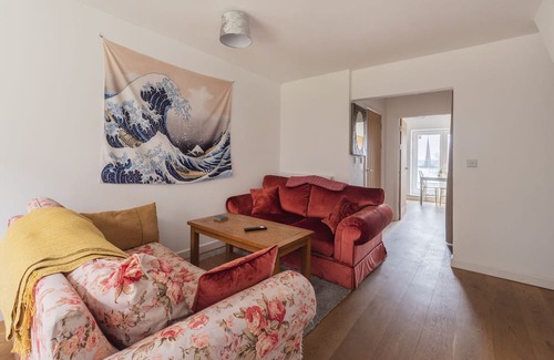 Frome Maison | Spacious, elegant home. Central location. Ideal for holidays and business.