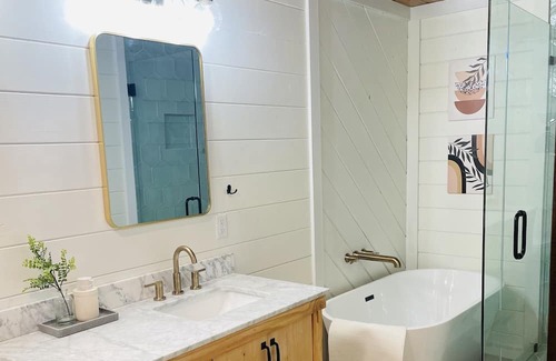 Bouvet Island Maison | NEW! Relax at your perfect hideaway in Broken Bow!