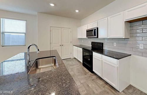 Surprise Maison | CLEAN, COZY Home Away From Home