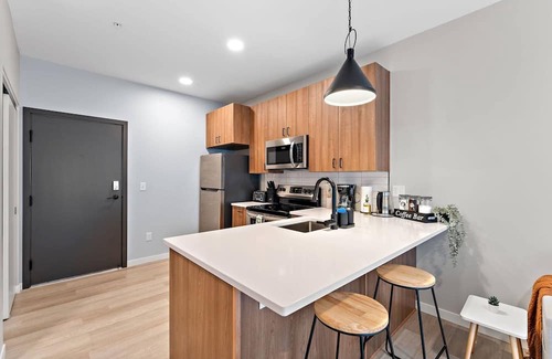 St. Anthony West Appartement | Coze 2BR with Gym & Free Street Parking by UMN