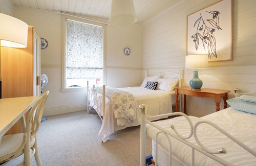 Drysdale Maison | 'Willow Cottage' Serene Stay in the Heart of Town