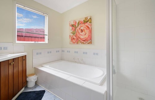 Drysdale Maison | 'Willow Cottage' Serene Stay in the Heart of Town