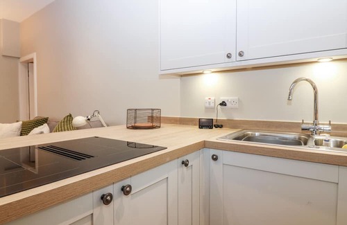 Haddington Cottage | 8 BARNEY MAINS COTTAGE, pet friendly, with open fire in Haddington
