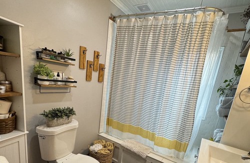 Mount Carmel Maison | 2024 Solar Eclipse Full Totality Location! 2 Bedroom 1 Bath Home