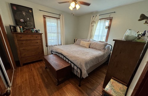 Mount Carmel Maison | 2024 Solar Eclipse Full Totality Location! 2 Bedroom 1 Bath Home
