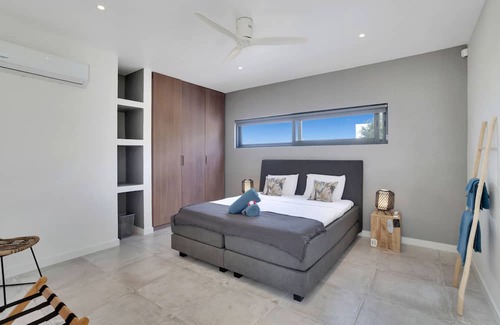 Sabadeco Maison | Kas di Luna, NEW! Luxury villa with gorgeous ocean views and infinity pool.
