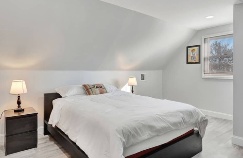 Uniondale Maison | Fully Renovated Family-Sized Home