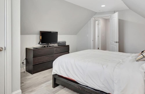 Uniondale Maison | Fully Renovated Family-Sized Home