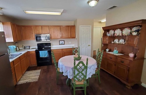 Matador Maison | Comfortable cottage in Matador TX with fenced back yard. Pet and horse friendly!