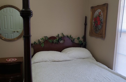 Matador Maison | Comfortable cottage in Matador TX with fenced back yard. Pet and horse friendly!