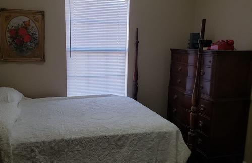Matador Maison | Comfortable cottage in Matador TX with fenced back yard. Pet and horse friendly!