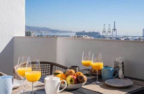 Parque Ayala Appartement | Top Floor Sea View & Terrace in Malaga!