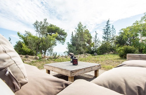 Lakithra Maison | Stylish house with huge garden,sea view, max 10 min drive from 10 beaches & town