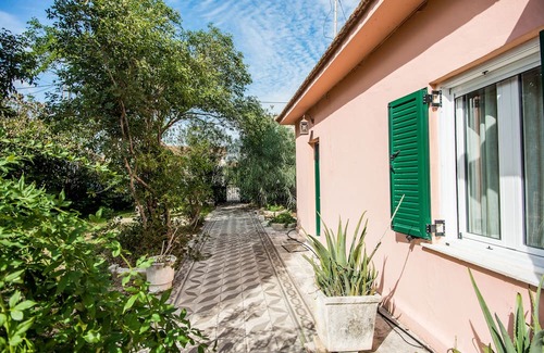 Lakithra Maison | Stylish house with huge garden,sea view, max 10 min drive from 10 beaches & town