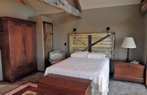 Treloar Lit Et Petit-Déjeuner | Wine Haus: charming cottage with breathtaking views of the Missouri River!!