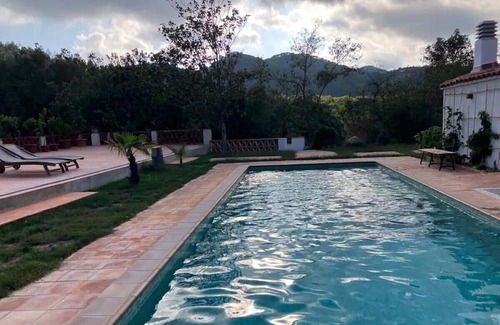 Can Ginebre Appartement | Katalanische Masia mit Großzügigem Platzangebot, Pool, Garten Inmitten der Natur