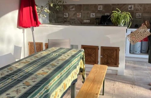 Can Ginebre Appartement | Katalanische Masia mit Großzügigem Platzangebot, Pool, Garten Inmitten der Natur