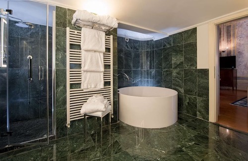 Rondo - Torretta Maison | Stylish Unit w/ Breakfast & Step to M5 Metro Line