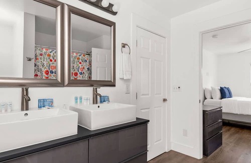 Hope Gardens Copropriété | Wanderer's Retreat ~ Mins to Downtown & Broadway ~ Garage Parking ~ Private Entrance ~ Trendy Area