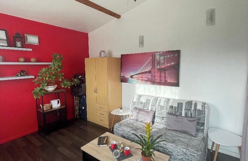 Huille Appartement | Homerez - Beautiful studio for 3 ppl. with garden and terrace at Durtal