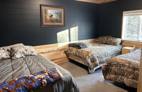 Williams Cabine | Large cabin with all new construction near Lake of the Woods.