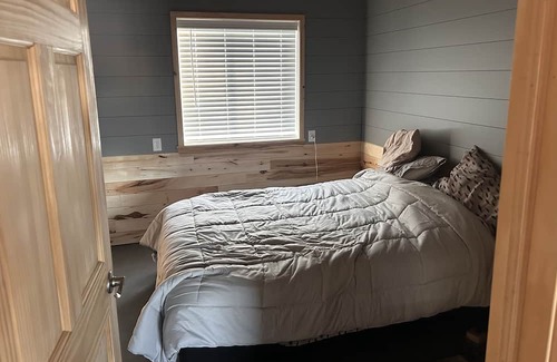 Williams Cabine | Large cabin with all new construction near Lake of the Woods.