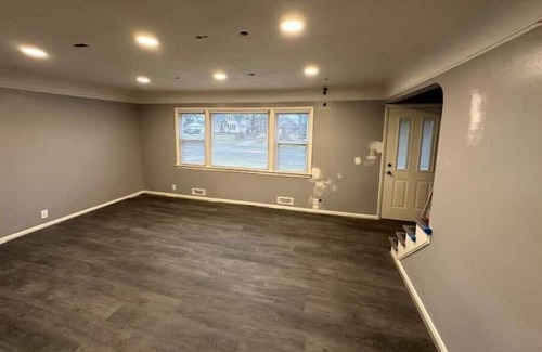 Warrensville Heights Maison | Beautiful Home