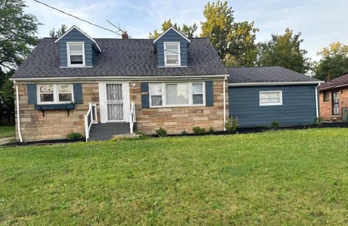Warrensville Heights Maison | Beautiful Home