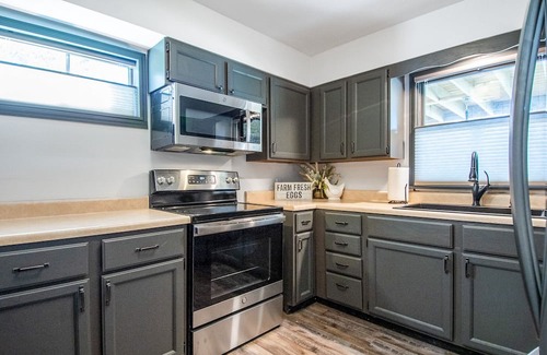Holts Summit Appartement | FARMHOUSE APARTMENT on 7+/- Acres with Farm Fresh Breakfast + Crackling Bonfire