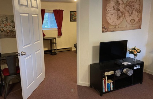 Aberdeen Copropriété | Cosmopolis. Forest Hill 2 BR Get-Away.