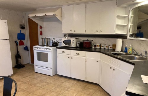 Aberdeen Copropriété | Cosmopolis. Forest Hill 2 BR Get-Away.