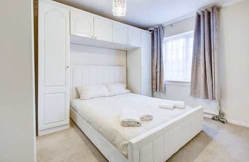 South Benfleet Maison | Pass the Keys | Spacious 4-Bedroom Home in Benfleet