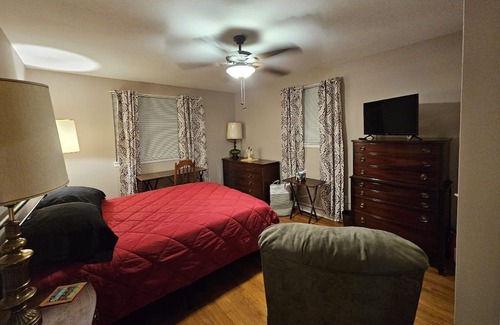 Capitol Heights Maison | Minutes to DC Capitol Hill. Metro. Perfect for Family Vacay & Remote travel.