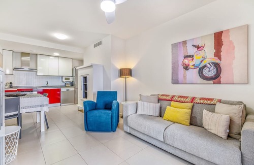 Mil Palmeras Appartement | Apartment 'Gran Terraza Vistas Mar' with Shared Pool, Wi-Fi and Air Conditioning
