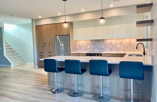 Vernon Maison | Middleton Mtn 1600 sq. ft on Park with hot tub