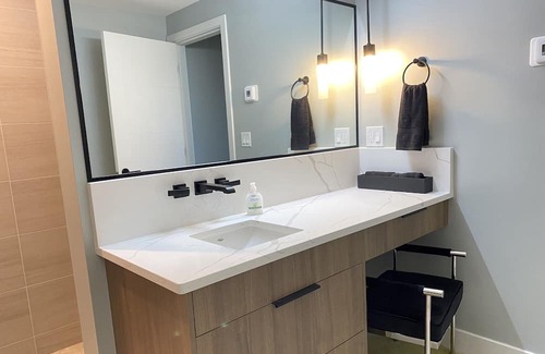 Vernon Maison | Middleton Mtn 1600 sq. ft on Park with hot tub