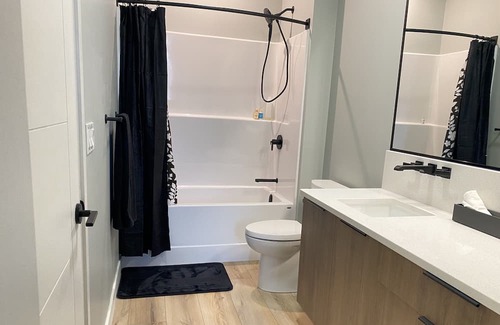 Vernon Maison | Middleton Main floor suite on Park