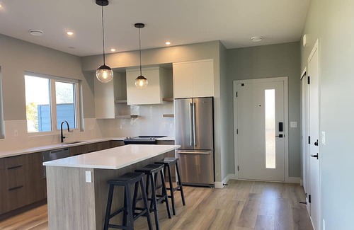 Vernon Maison | Middleton Main floor suite on Park