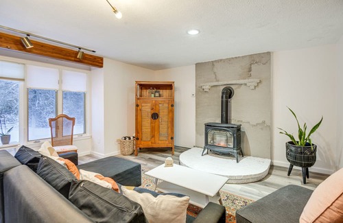 Conway Copropriété | Cozy Conway Retreat Near Skiing + Hiking Trails!