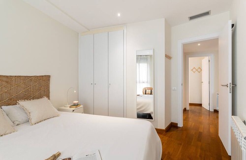 Les Corts Appartement | Exclusive Les Corts 2BR 5.9 Apartment w/Balcony