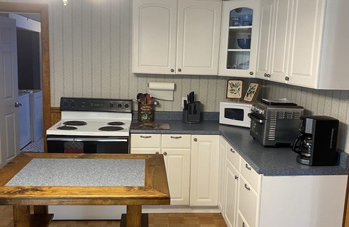 Blue Jay Maison | Conveniently located off I-64, in the heart of the New River Gorge National Park
