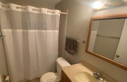 Peoria Copropriété | 2 bedroom condo in secure building with pool.