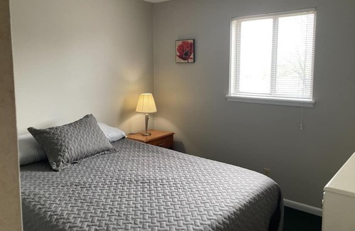 Peoria Copropriété | 2 bedroom condo in secure building with pool.