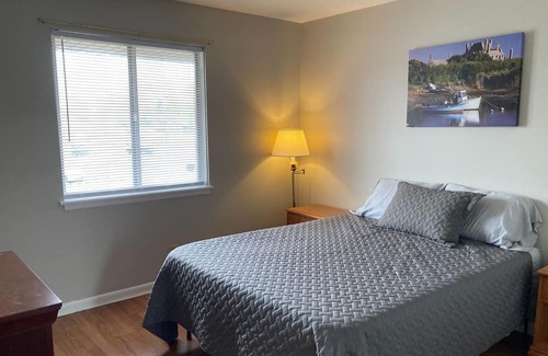 Peoria Copropriété | 2 bedroom condo in secure building with pool.
