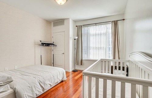 Linden Copropriété | Lovely Linden Apartment - Walk to Train Station!