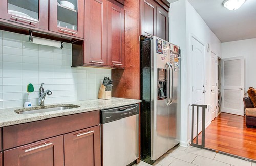 Linden Copropriété | Lovely Linden Apartment - Walk to Train Station!