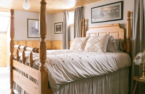 LaPorte Cabine | Unique Northwoods retreat located on 10 acres close to Leech Lake.