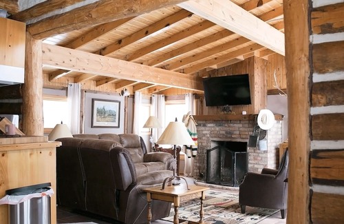 LaPorte Cabine | Unique Northwoods retreat located on 10 acres close to Leech Lake.