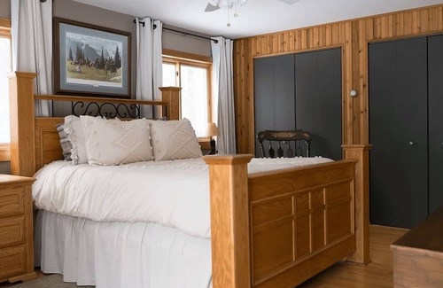 LaPorte Cabine | Unique Northwoods retreat located on 10 acres close to Leech Lake.